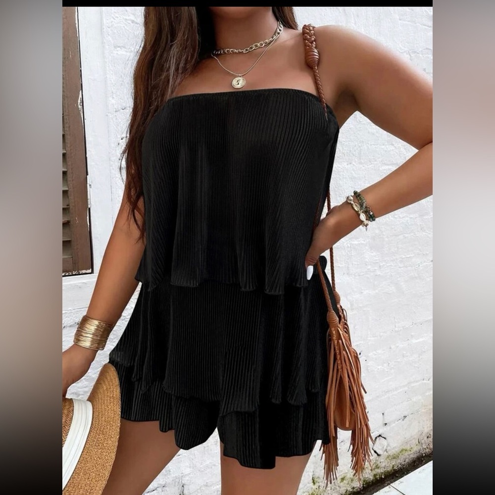 SHEIN LUNE Plus Ruffle Hem Tube Top & Shorts